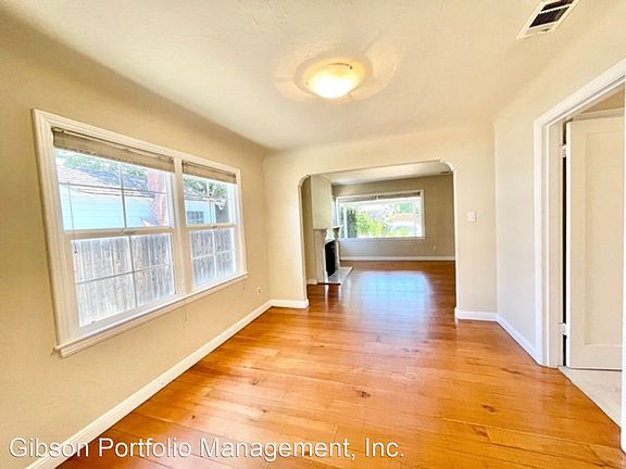 3rd image of 1320 Belmont Ave