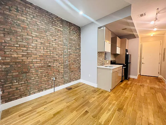 Rented by Pear NYC LLC | media 25