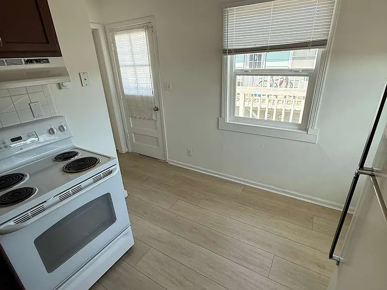 1201 2nd Streetwebster Apartments — Photo 4