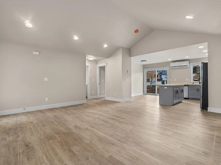 109 Oak St — Photo 3