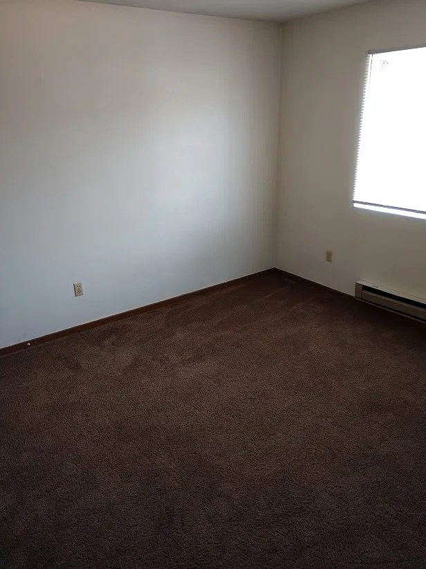 5 bed, 1600 sqft, $2,400 — Photo 4