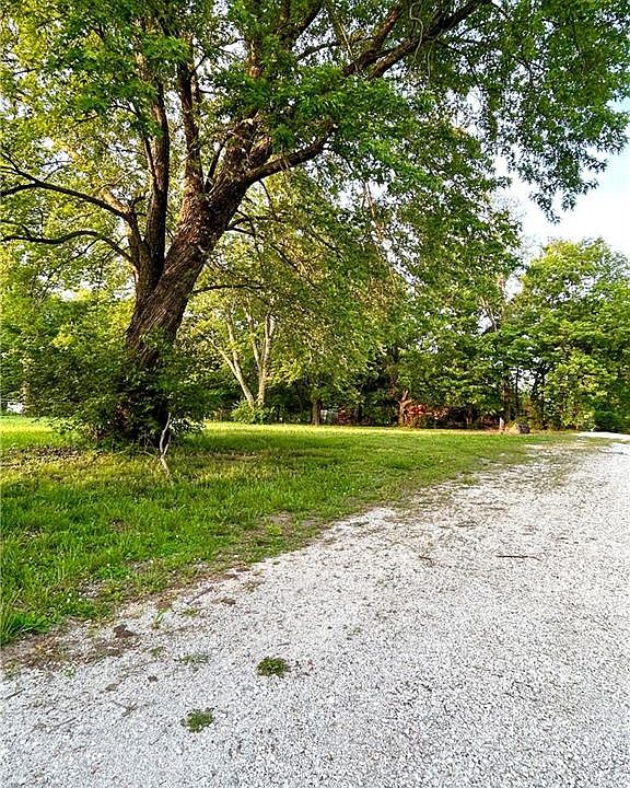 2nd image of 609 4th St
