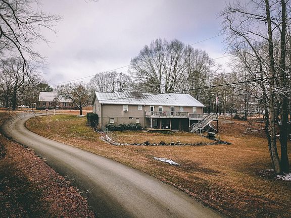3rd image of 26 Sunny Wood Ln