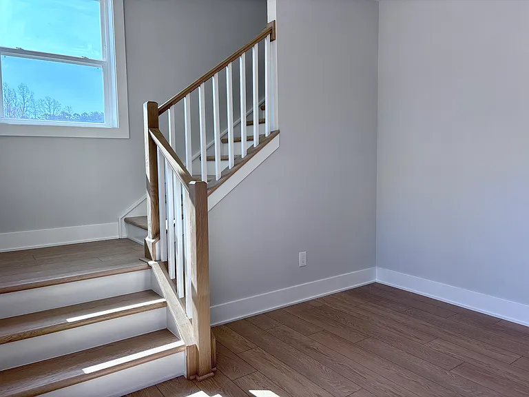 1353 Hurston Ln — Photo 21