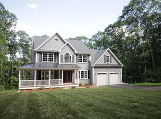 92 Troiano Rd, Hamden, CT 06518