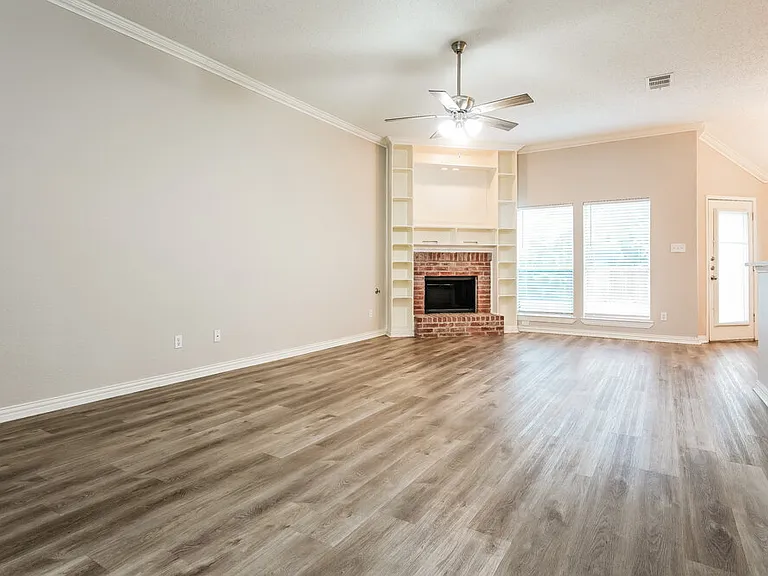 926 Pheasant Dr — Photo 4