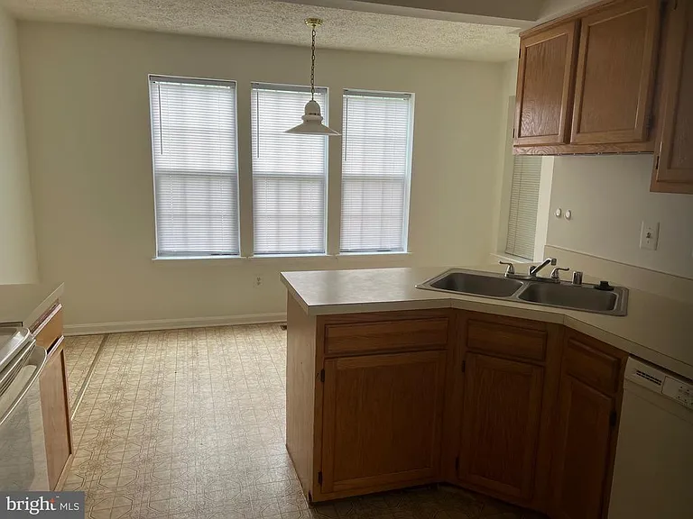 1520 Murray Pl — Photo 4