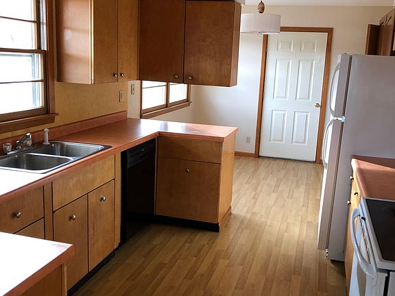 3rd image of 519 Beech Ave