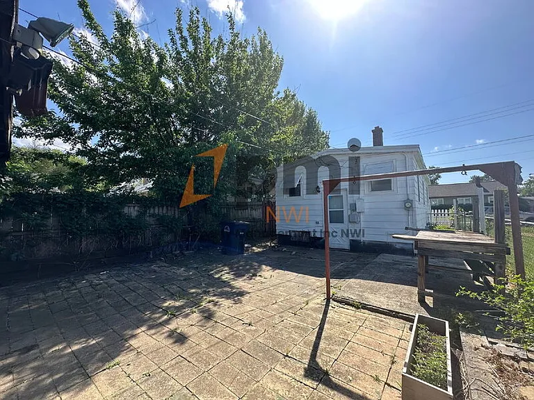 1518 Oak St — Photo 8