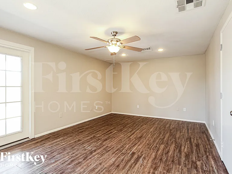 3733 E Eugie Ave — Photo 7
