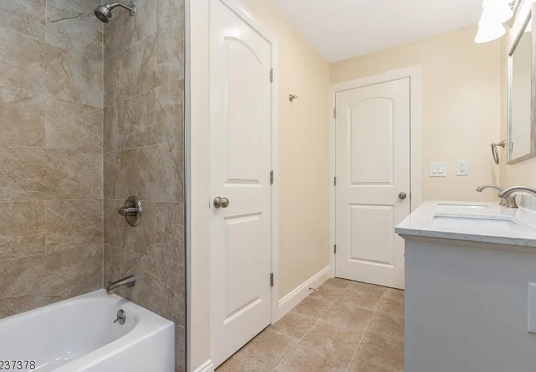 13 Maple St — Photo 12