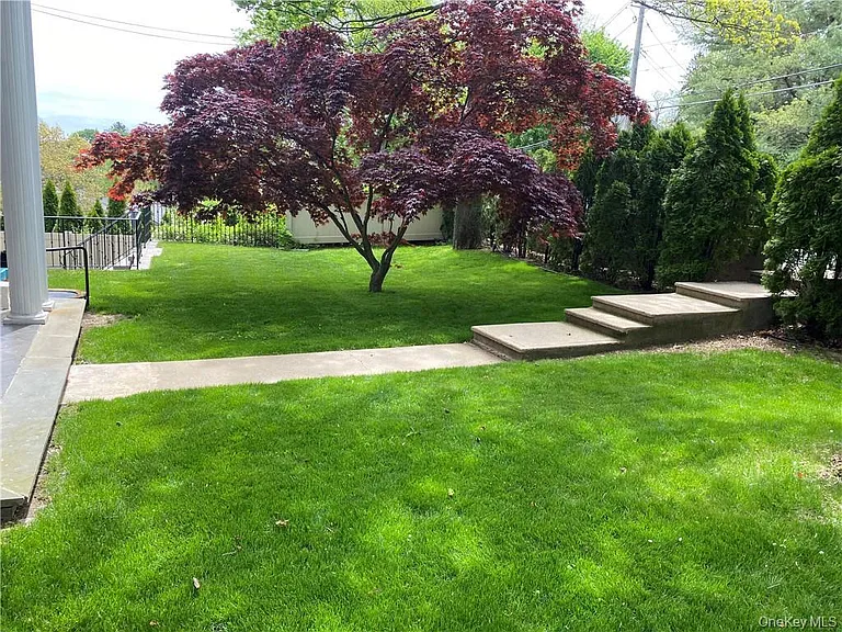 433 New Rochelle Rd — Photo 30