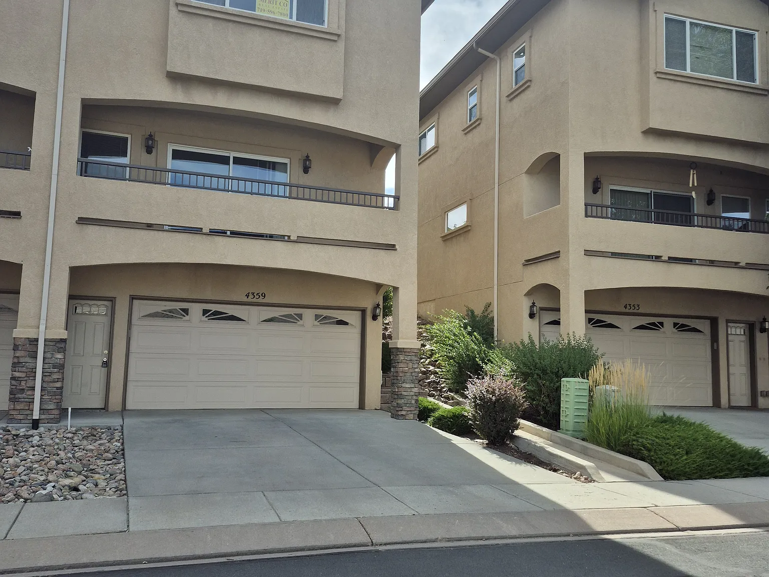 3 bed, 1352 sqft, $2,300 — Photo 2