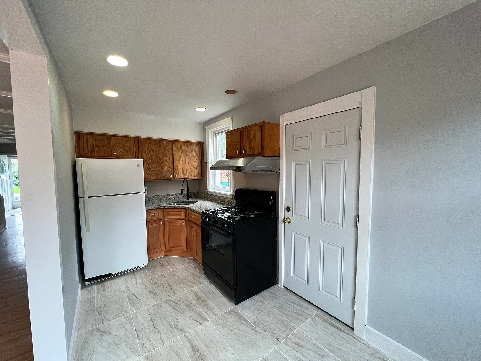 3 bed, 1.5 bath, 1188 sqft, $1,950 — Photo 4