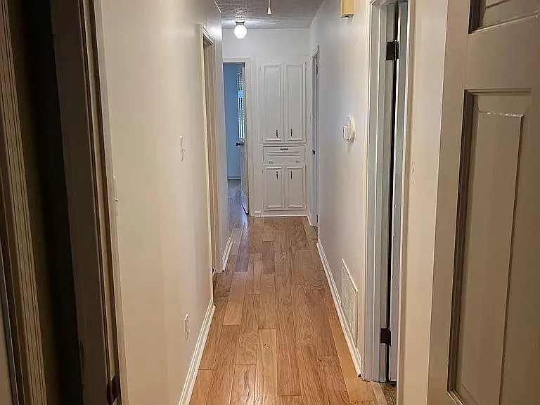 601 Larkin Ln — Photo 6