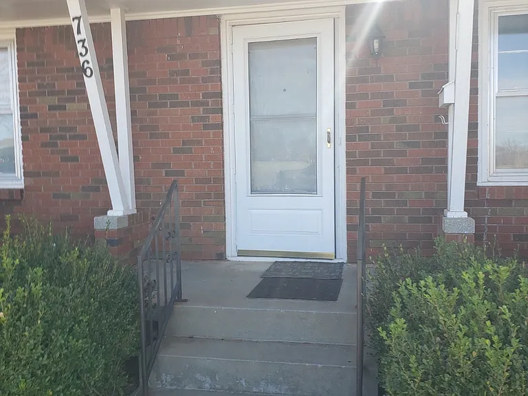 736 NE 26th St — Photo 14
