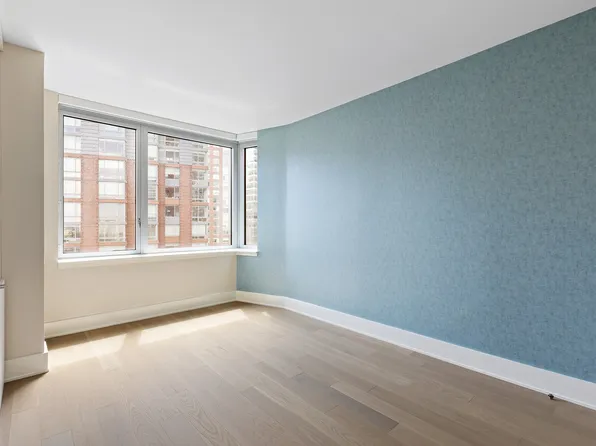 20 River Terrace image 8 of 24