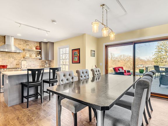 5th image of 321 Carriage Hill Rd