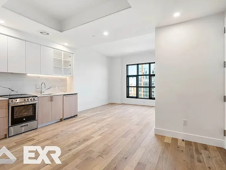 69 Adams St #18F — Photo 1