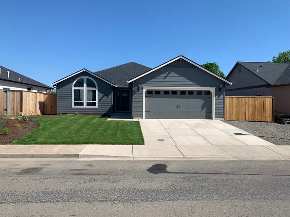 259 Samuel Lane Loop Rd, Phoenix, OR 97535