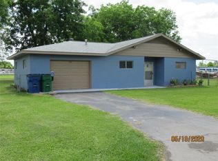 925 S Front St, Angleton, TX 77515