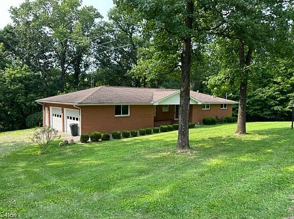 2nd image of 3029 Woodland Dr