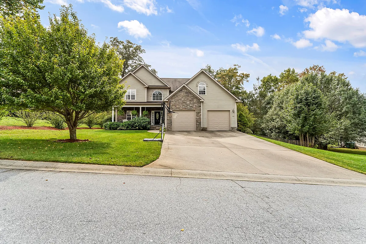 Building Photo - 33 Drakes Meadow Ln