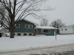 513 Madison St, Pella, IA 50219