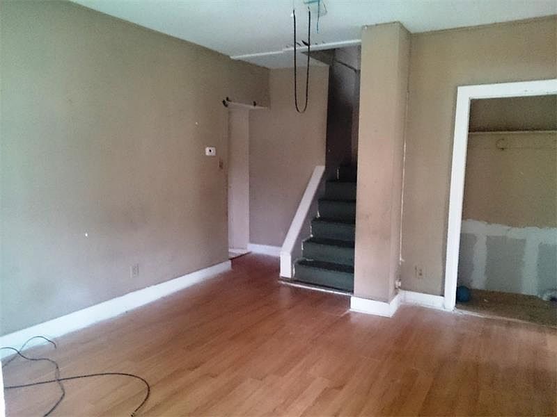 2nd image of 87 Davis St SE