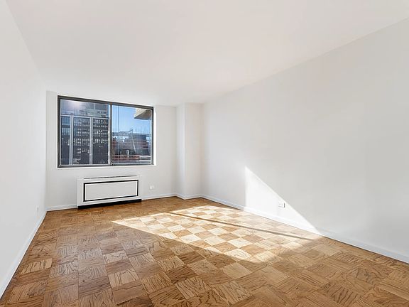 5th image of 275 W 96th St APT 27F
