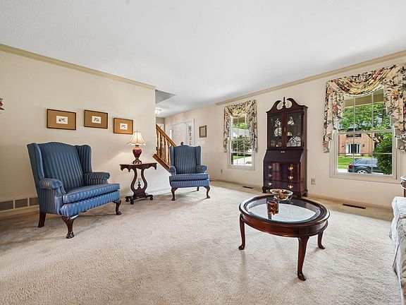 5th image of 251 Hopewell Ct