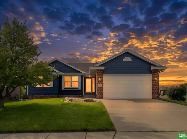 21213 Flagstone Dr, Gretna, NE 68028