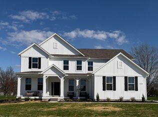 32601 Royal Troon Dr, Avon Lake, OH 44012