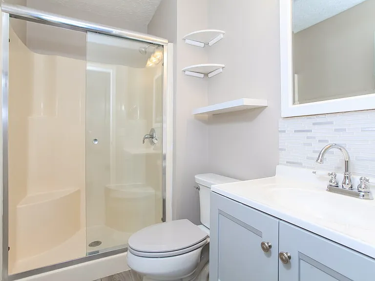 313 Effington Ln — Photo 12