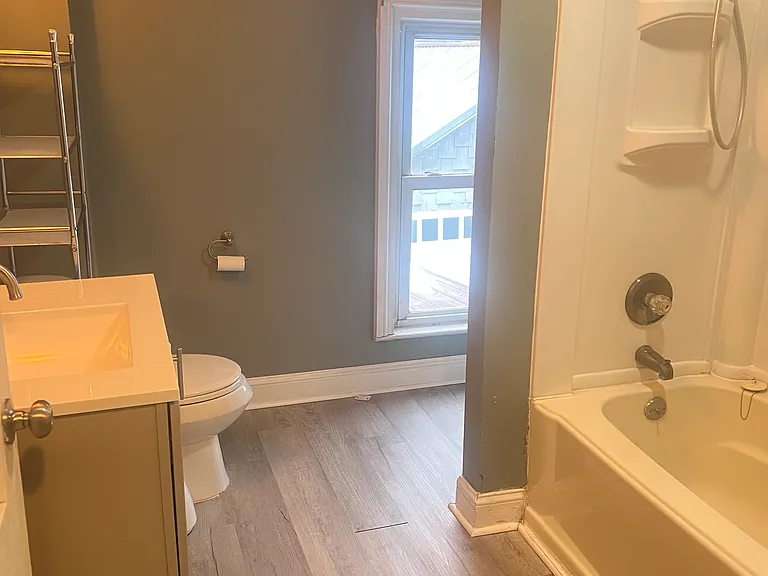 623 Coffeen St #B — Photo 4