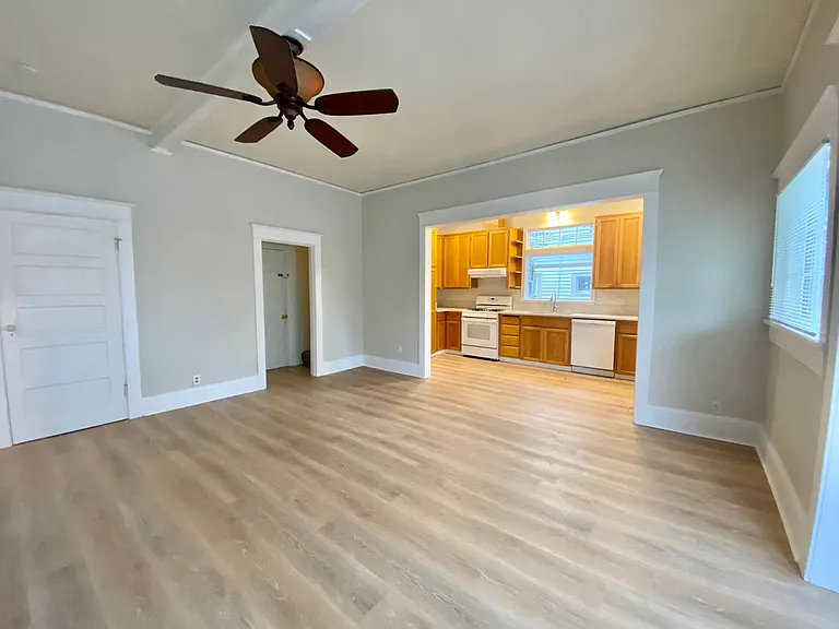 425 NE 70th Ave #1 — Photo 6