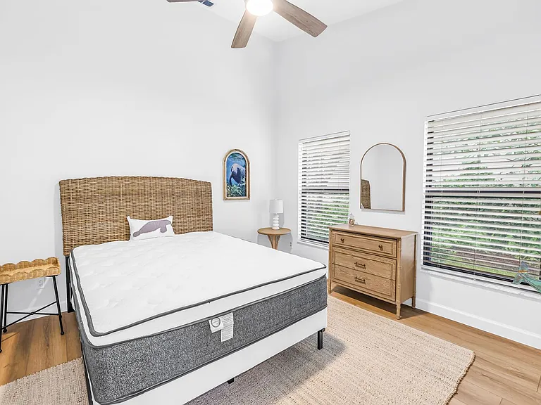 956 San Carlos Ct NE — Photo 38