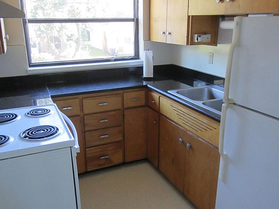 5th image of 1286 Ingleside Ave