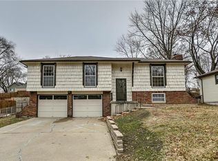 9745 NW Overhill Dr, Kansas City, MO 64152