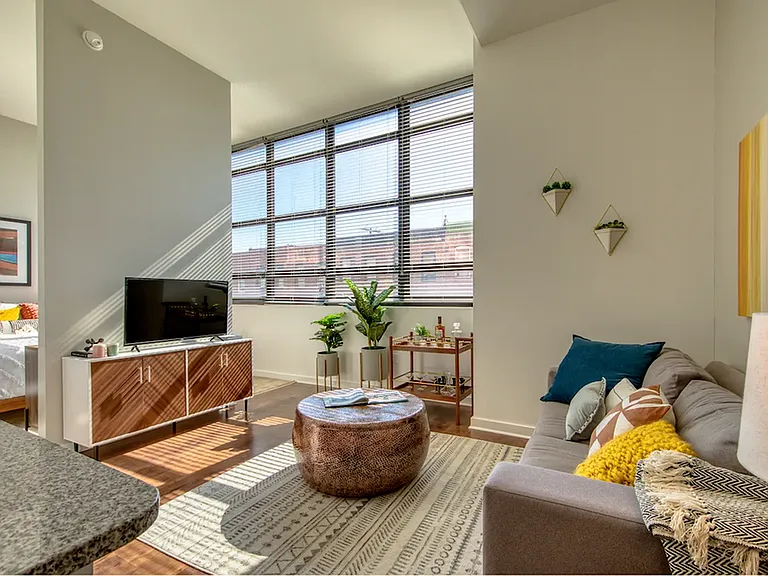 101 S Ellwood Ave — Photo 4