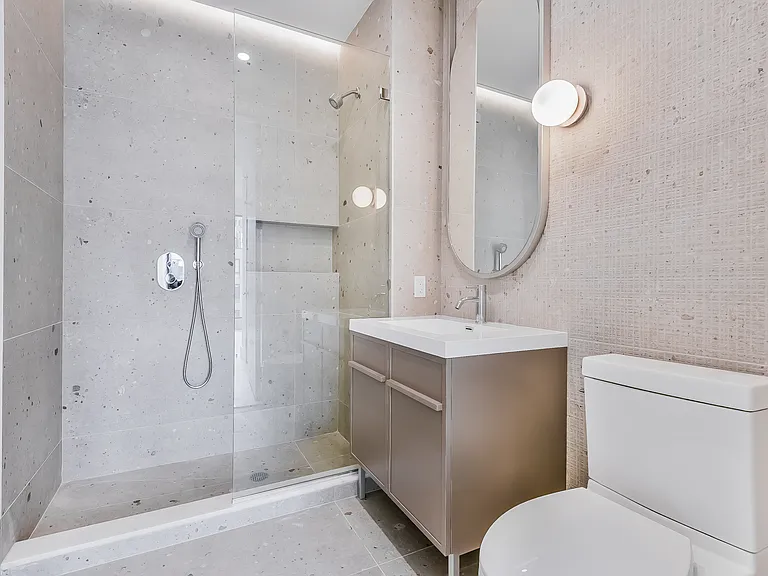 218 Front St #1600 — Photo 10