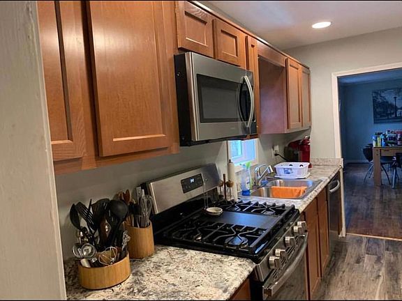 3rd image of 2104 N Rosewood Ave