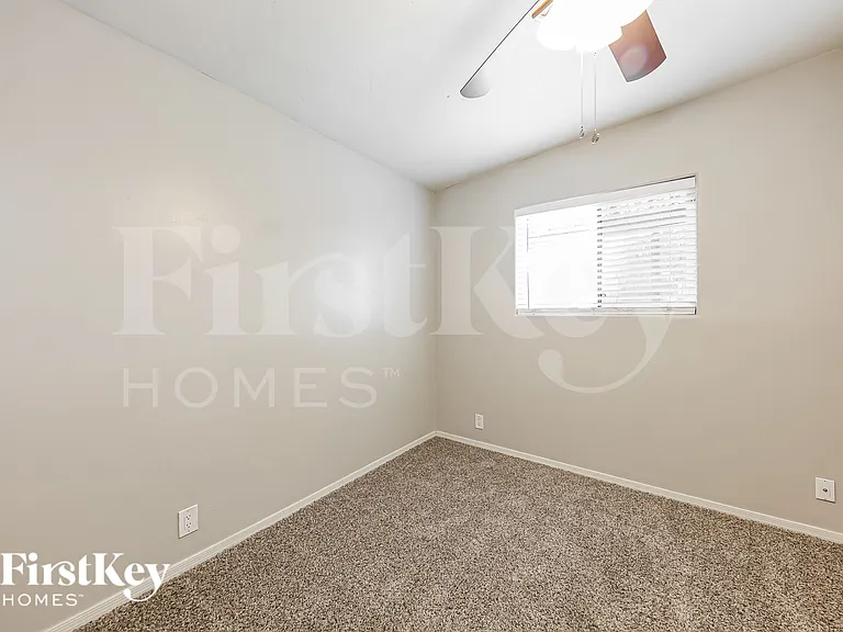 2028 W Schell Dr — Photo 14