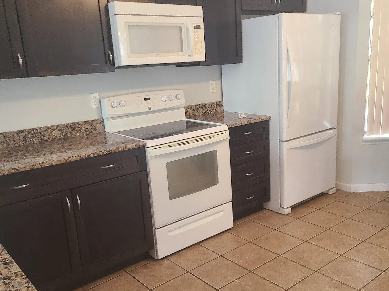 2 bed, 1000 sqft, $1,700 — Photo 3