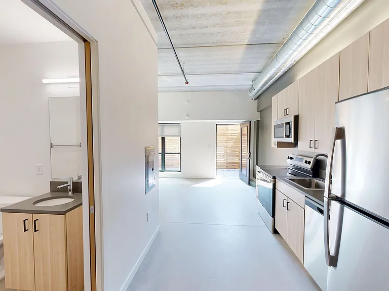 418 East Grand — Photo 21