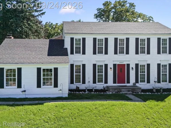 4467 Apple Valley Ln, West Bloomfield, MI 48323