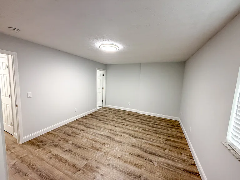 400 Sherwood Green Ct #400 — Photo 5