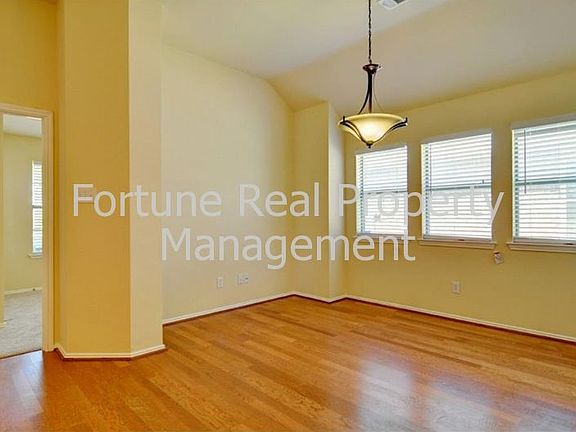 4th image of 2847 Grandview Dr