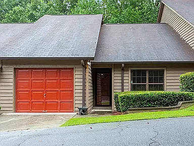 3 bed, 2211 sqft, $2,000 — Photo 2
