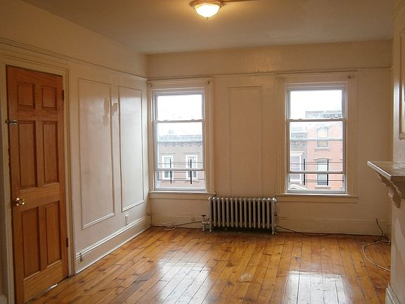 2nd image of 282 Monroe St #3